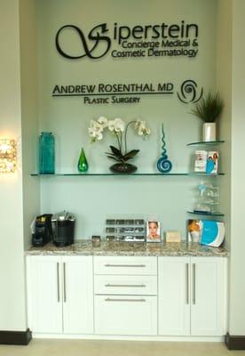 Dr. Andrew H. Rosenthal is a plastic surgeon treating patients out of his office in Boynton Beach,  FL and Boca Raton, FL.