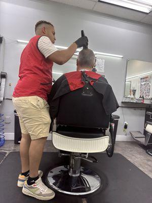 Evolution Cuts Barbershop