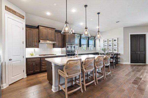 TRANSITIONAL KITCHEN