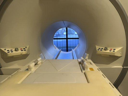 Short Bore Mri - Bright and sunny room