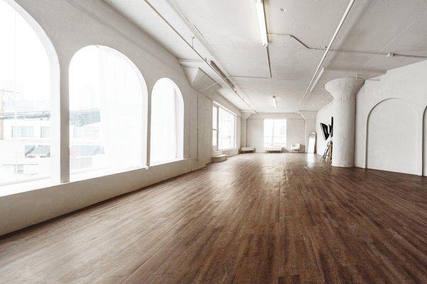 Daylight interior photo studio for rent near me Pro 4 in Los Angeles