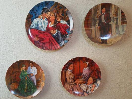 Decorative Wall plates in Bedroom