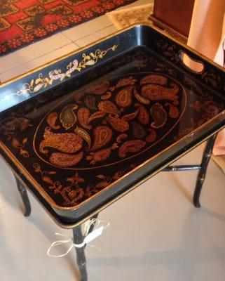 Lacquered tray table in paisley design