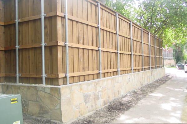 Concrete retaining walls with flagstone vaneer