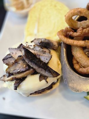 Mushroom cheese burger