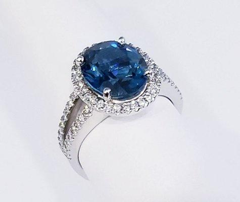 Beautiful engagement ring!