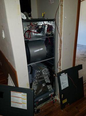 Hack! A company tried to install a regular upflow air handler instead of a Mobil home download unit.