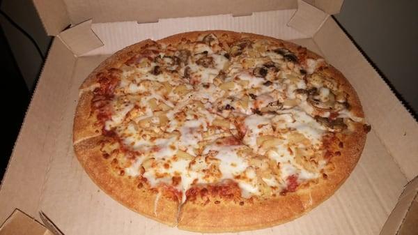 Chicken, pinapple, mushroom and extra cheese pizza... So yum!