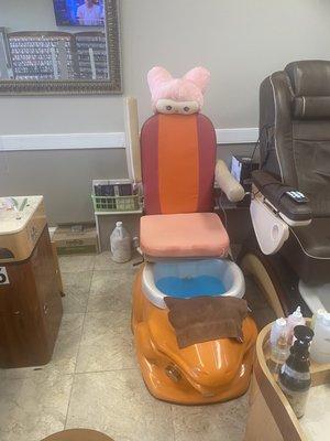 Time for a little pedicure for a little one ... so adorable