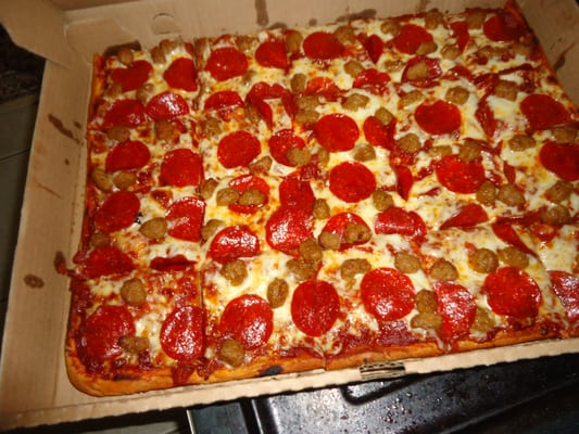 Large pepperoni & sausage pizza