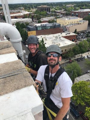 11 stories up in Salem OR replacing lights