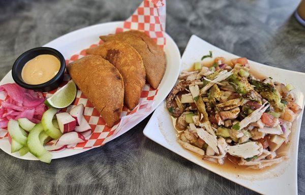 Tostada mixta, shrimp empanadas