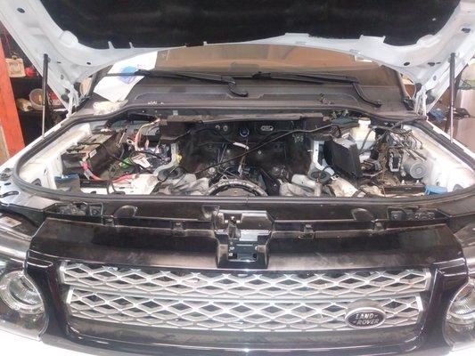 2013 RANGER ROVER MOTOR BEING REPLACED