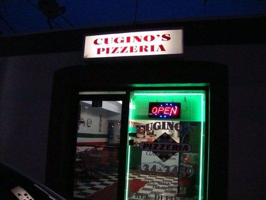 Albany, NY & Rensseelaer NY Pizzeria - Low-key joint featuring simple pizzas, chicken wings, hot subs, burgers & chicken parm...