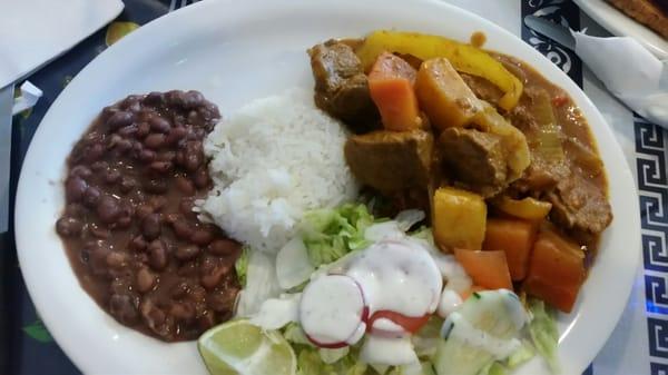 Carne guisada with rice, beans, and thick corn tortillas.  This is THE order at My Canton.