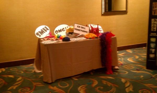 Prop Table with Upgraded Prop Thought Bubble Package!