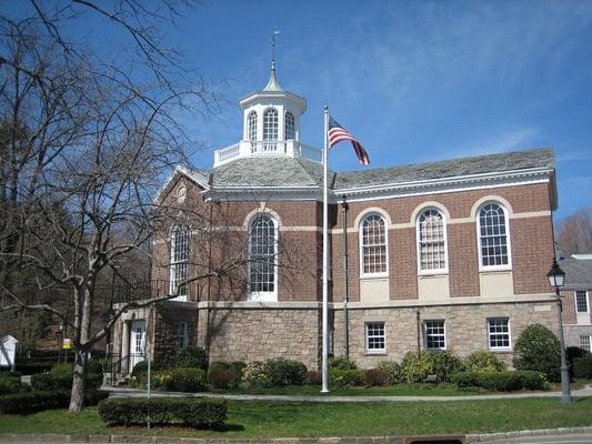 Perrot Library as seen from Laddins Rock Road