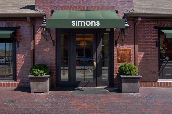 Simons' store entrance.