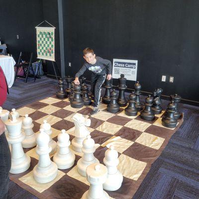 Giant Chess move 1.Nf3