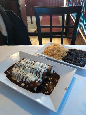 Enchiladas de mole con pollo