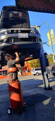 Jeep Cherokee 2018 for oil change.