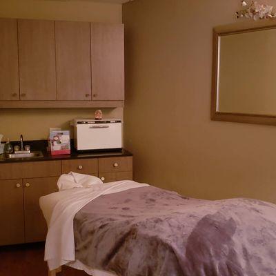 Facial/ body treatment room