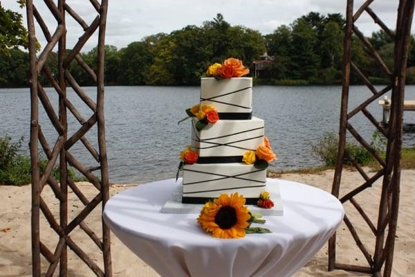 The team setup our wedding cake in the perfect spot!