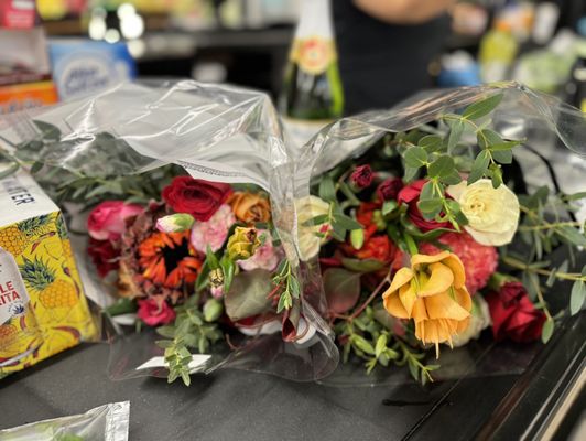 Last minute thanksgiving prep, found these gorgeous bouquets $13