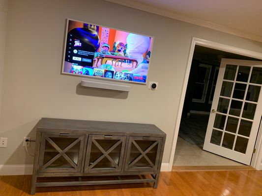 50" Samsung picture frame TV mount with Sonia sound bar perfectly installed