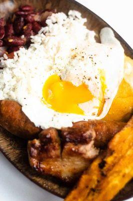 Bandeja Bravo
 Comes with rice, beefsteak, egg, Colombia sausage.