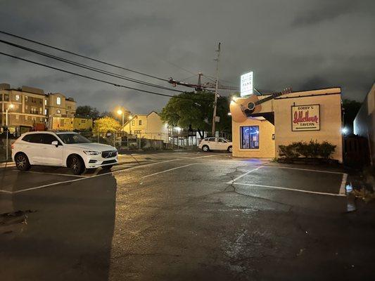 Very empty parking lot on a Saturday night. The entire town of Nashville is packed, but not Bobby's.