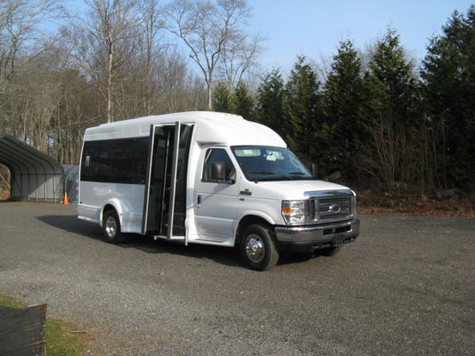 Executive shuttle bus