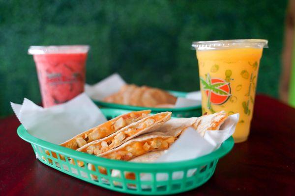 Fruit smoothies with quesadillas