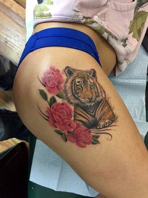 Tiger and roses by Julio