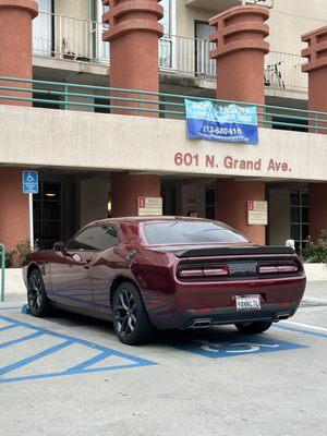 Car parked at handicap spot for 3+weeks & NOT TOLLED. They must know management to get away with it.