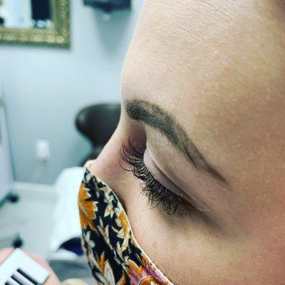 Eyelashes extensions by Diane