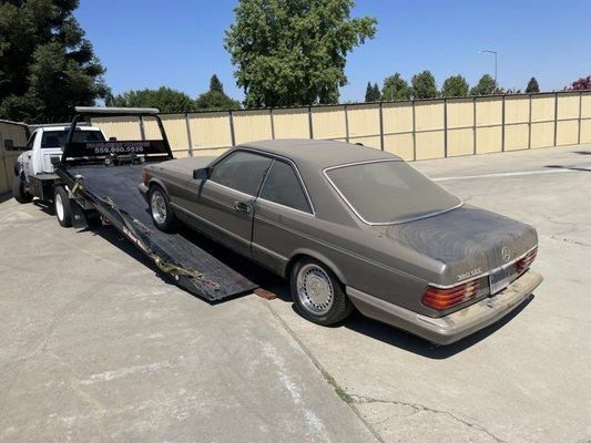 The Mercedes being put on the flatbed tow truck!