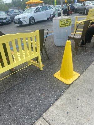 Sitting and standing area for people to wait while their cars are getting cleaned