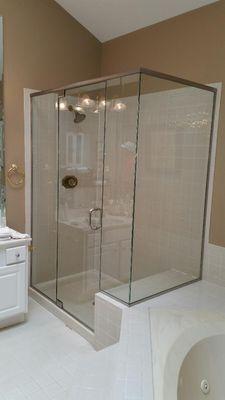 Frameless shower with pivot hinges in oil rubbed bronze