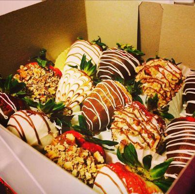 Chocolate strawberries all kind of toppings