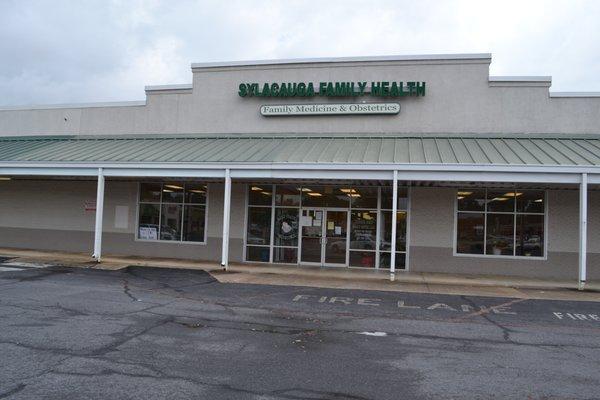 View from parking lot, Alabama Psychiatry located inside Sylacauga Family Health