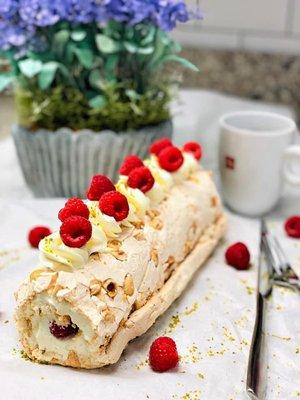 Meringue roll