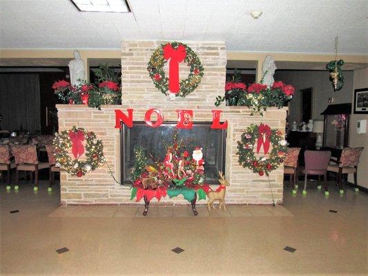 Dining hall behind the fireplace. Very nice