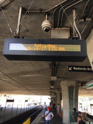 Lakewood Boulevard/I-105 Green Line Station