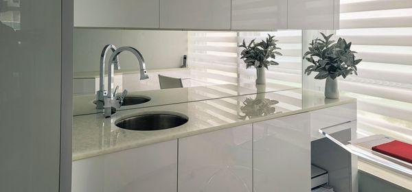 Mirror block in the kitchen