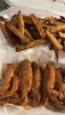 Lemon Pepper Hot Wings with Fry