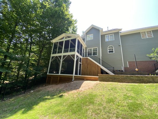 3Season room w/ screen porch underneath and side grilling deck