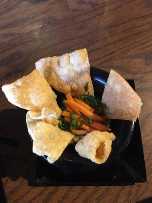 Bacon guacamole with wonton crisps, highly recommend!