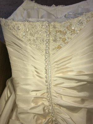 Heirloom no more- This is the yellowing that Rob stated was not his fault and that the manufacturer must have used 2 different sequins!