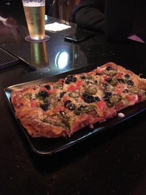 Got their vegetarian flatbread, by the bartender Ashley's recommendation. It was delicious!